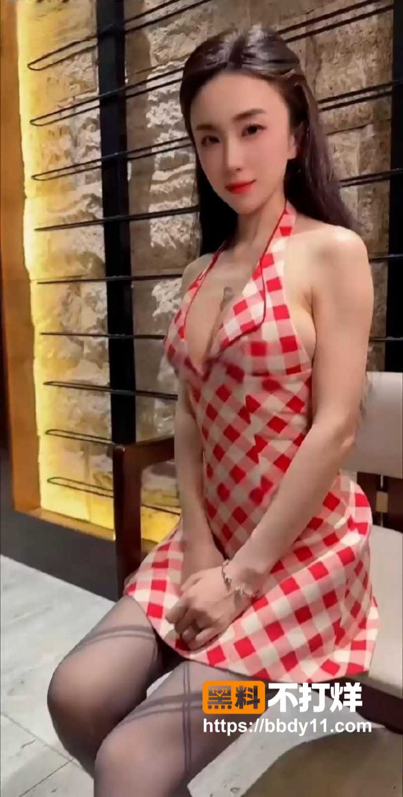 极品cn大表姐 白天女S晚上变母狗 喝尿自慰 舔脚足交还3P